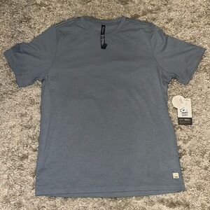 Vuori Men’s Current Tech Tee - Medium. Light Cloud. Brand new with tags